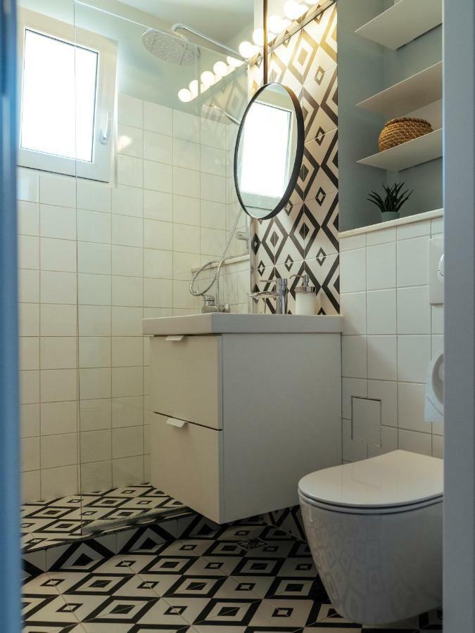 Parklake Design Apartment - Fabulous View - Netflix Bucarest Esterno foto